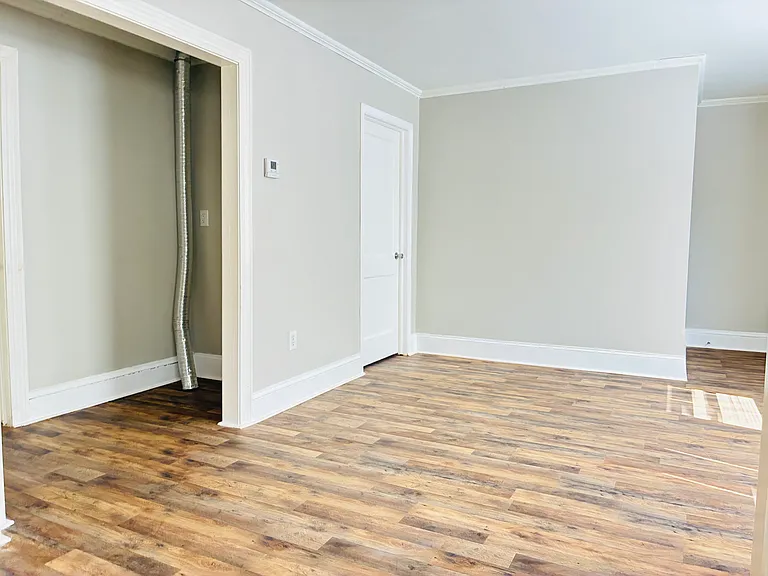1030 Caldwell St — Photo 3