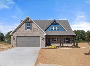 131 Canton Dr, Lexington, NC 27295