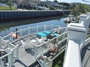 24 Boyd St, Long Beach, NY 11561