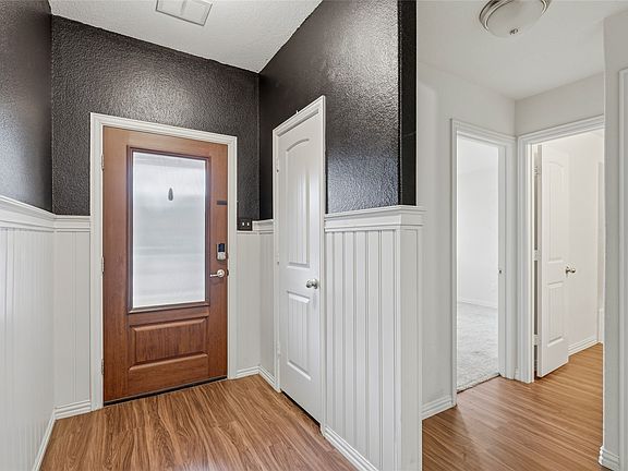 5th image of 903 Spruce Ln