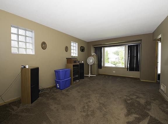 5th image of 3853 N Plainfield Ave