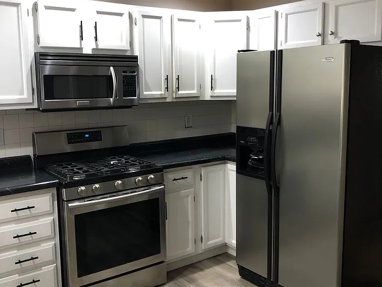 3330 Trafalgar Ct — Photo 5