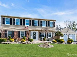 27 Heron Dr, Marlboro, NJ 07746
