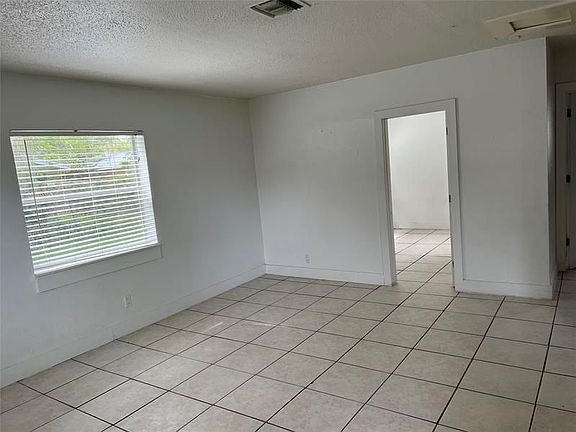 5th image of 925 NW 3rd Ave APT 4
