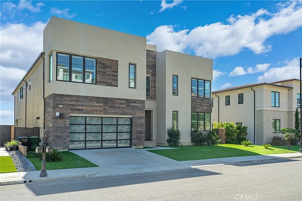 5 bed, 5189 sqft, $14,300 — Photo 3