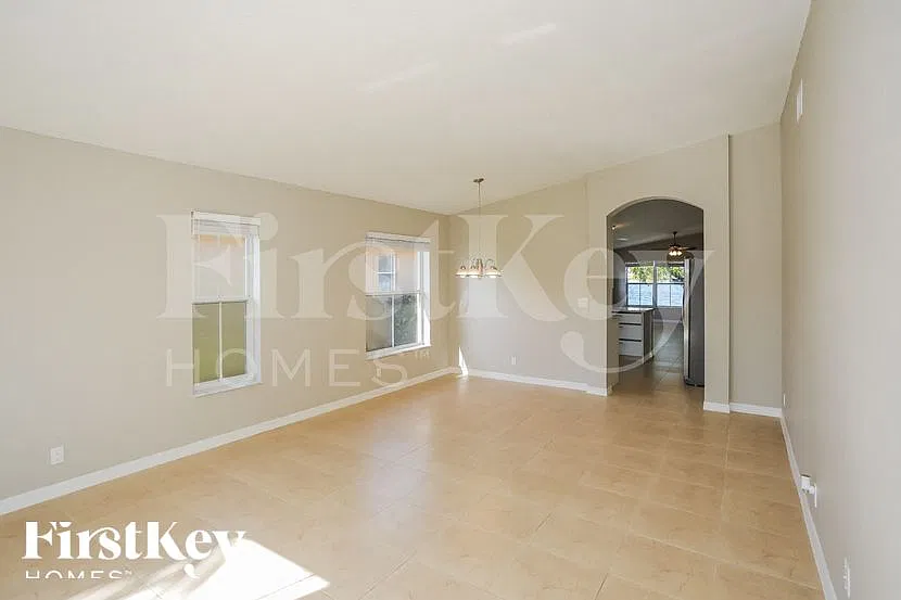 3 bed, 2.0 bath, 2091 sqft, $4,145 — Photo 4