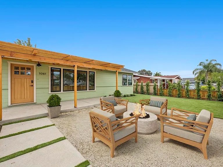 1061 Buena Vista Way — Photo 5