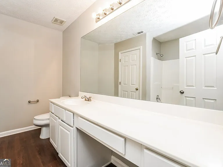 920 Glen Oaks Ln — Photo 15