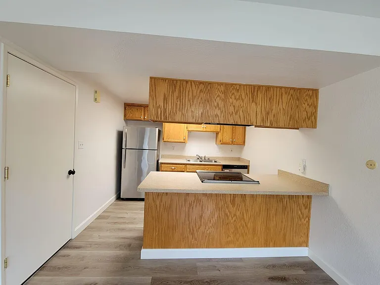 2512 Larkspur Ln — Photo 24
