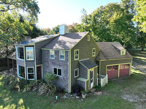 5th image of 185 Old Field Rd
