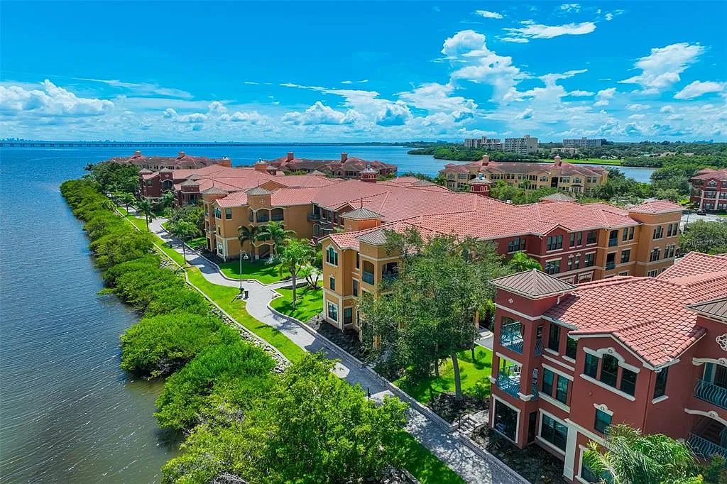 1 bed, 1.0 bath, 1079 sqft, $2,500 — Photo 1