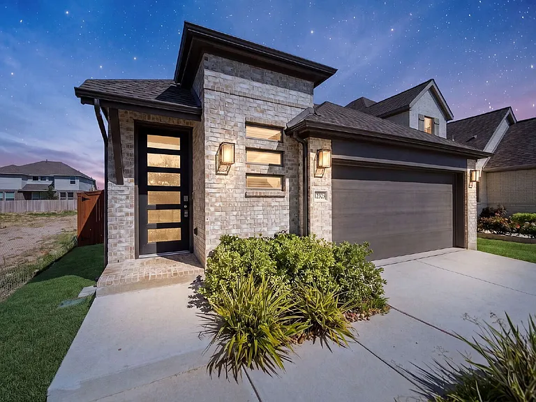 12323 Aurora Basin — Photo 1
