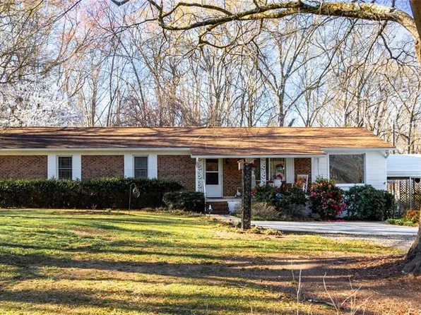 2302 E Stadium Dr, Eden, NC 27288