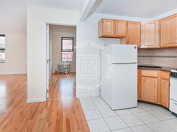 3rd image of 145 Orchard St APT 1