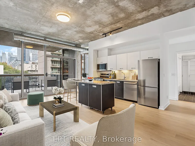 60 Bathurst St #507 — Photo 2