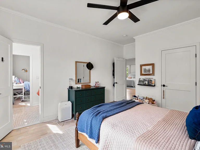 2854 Fairmont St — Photo 29