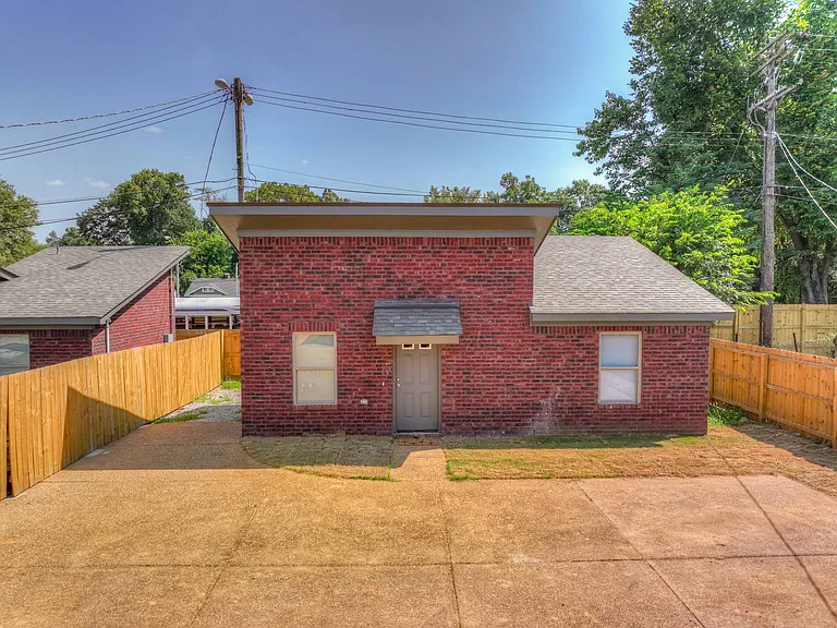 1807 Jackson Ave — Photo 1