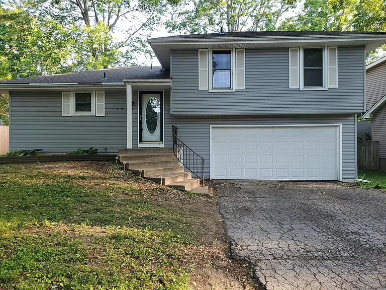 1929 E Mohawk Cir — Photo 1