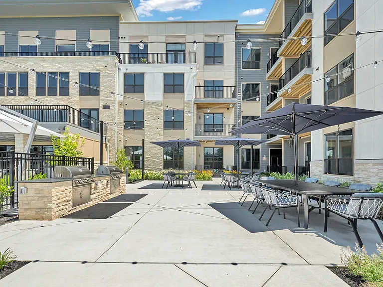 Luxe 360 on Centerpointe — Photo 71