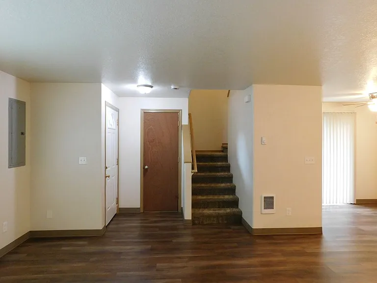 620-636 Browning Ave S — Photo 6