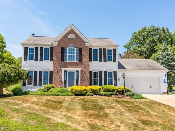 1724 Cornerstone St SW, Hartville, OH 44632