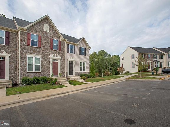 Expansive spacing between blocks of homes
