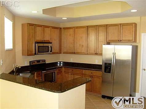 Kitchen w/new stainless appliances