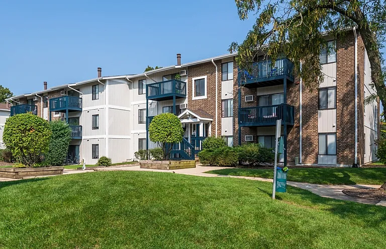 Lakeside at Wheaton Apartments — Photo 53