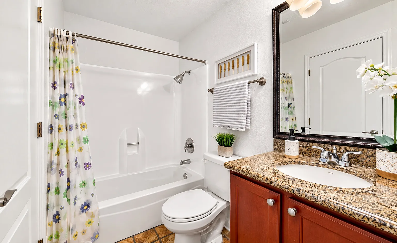2 bed, 842 sqft, $3,650 — Photo 2