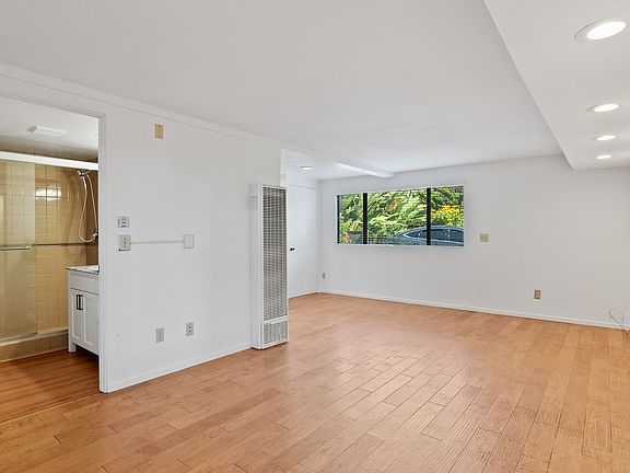 3rd image of 2101 Glenneyre St APT E