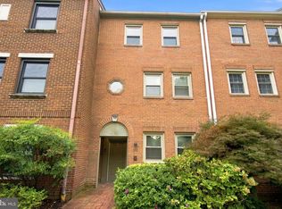 2413 9th St S, Arlington, VA 22204