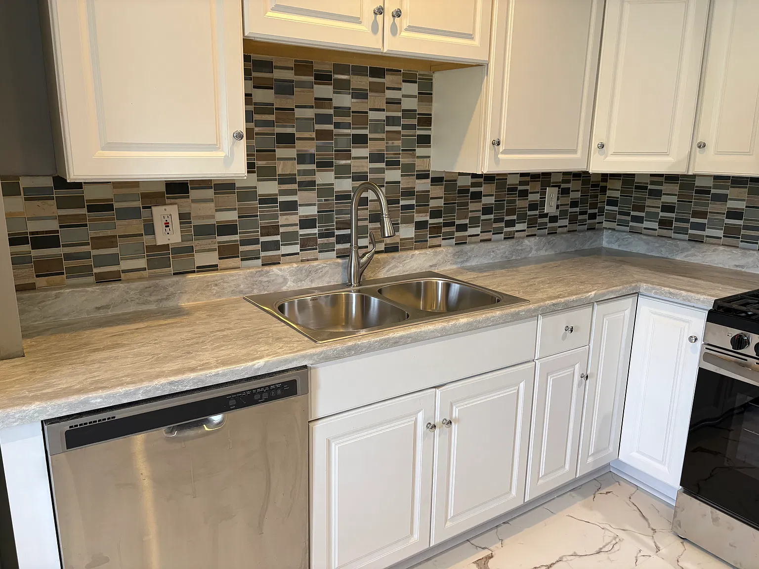 4 bed, 1.5 bath, 2675 sqft, $2,100 — Photo 4