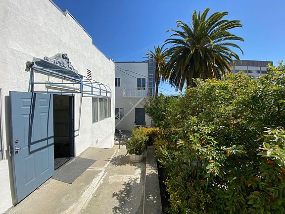 5th image of 1039 N Bonnie Brae St #19