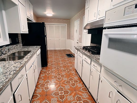 5th image of 1950 Walton Woods Cir