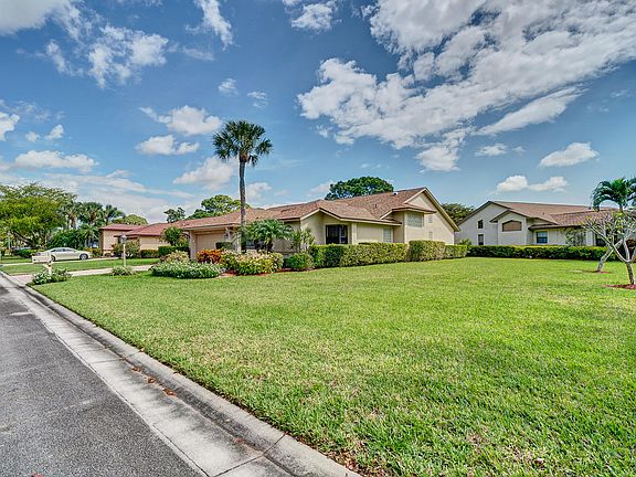 3rd image of 16754 Willow Creek Dr