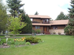 6712 Lake Dr, Grand Forks, ND 58201