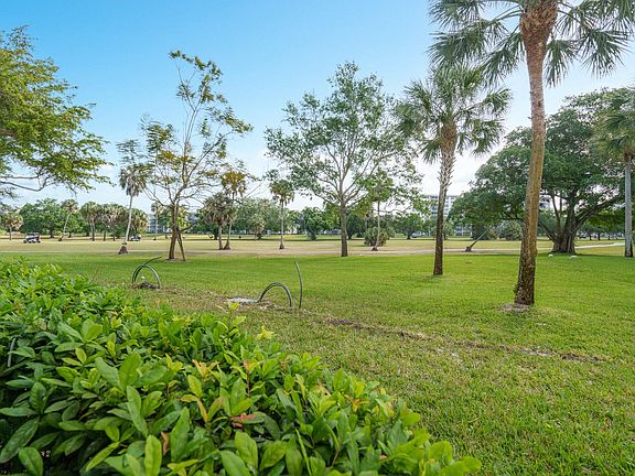 5th image of 3800 Oaks Clubhouse Drive #110