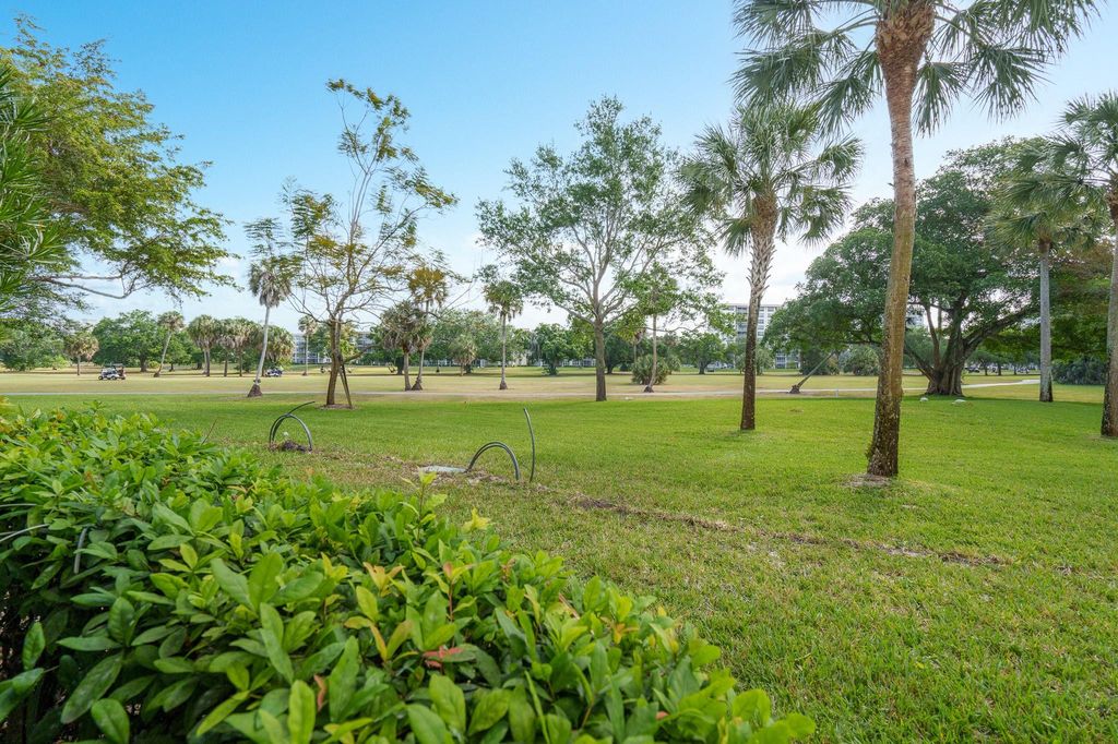 3800 Oaks Clubhouse Drive #110, photo 5