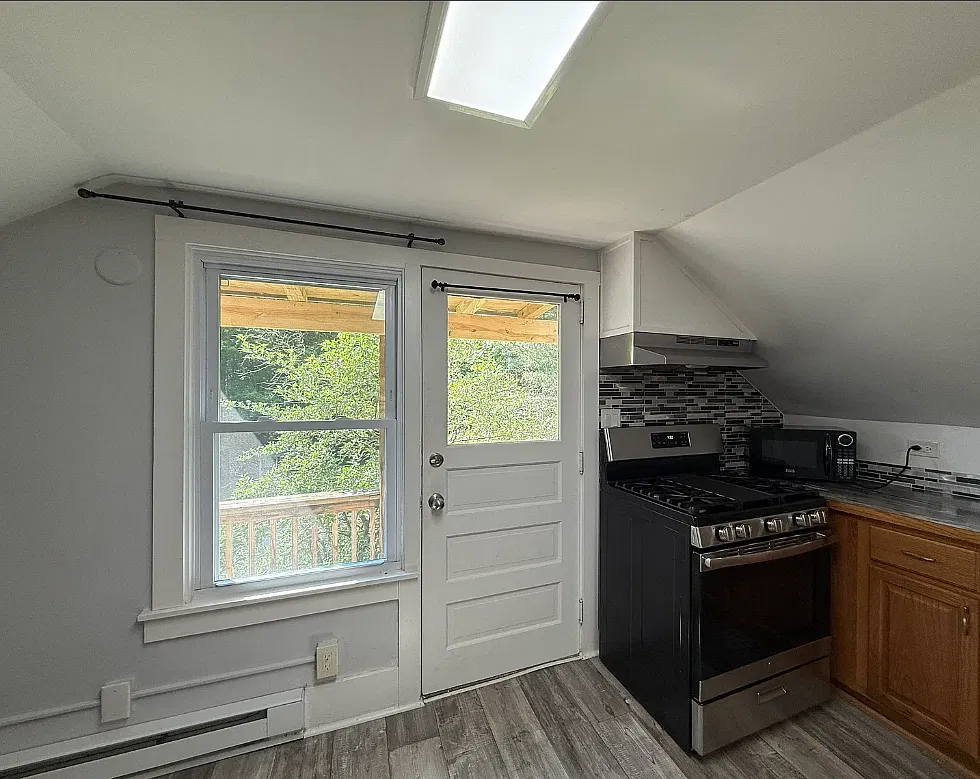 1 bed, 950 sqft, $1,400 — Photo 4