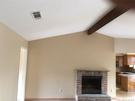 4th image of 4671 N Lake Dr