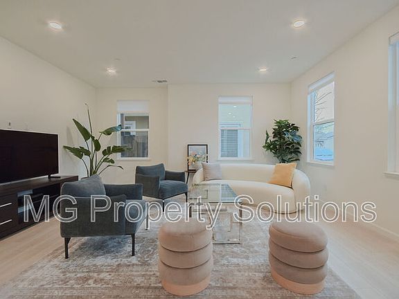 5th image of 559 Sapphire St