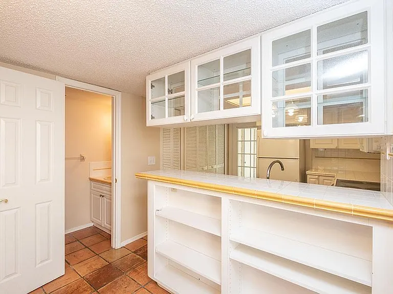 2134 Fletchers Point Cir #2134 — Photo 4