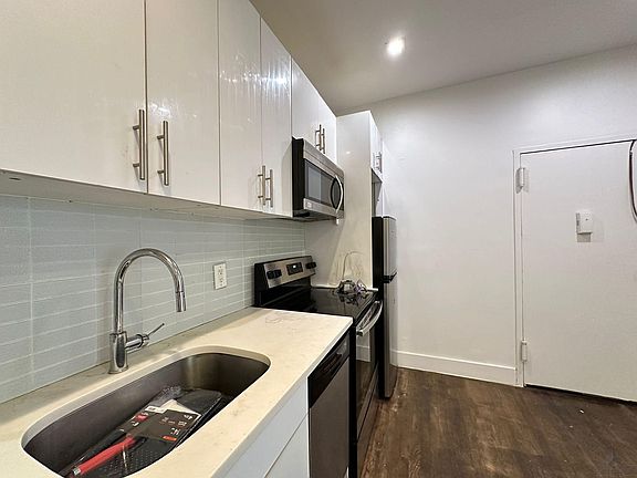 2nd image of 196 Clinton Ave #11E