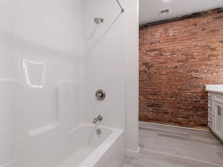 420 Main St #H — Photo 14