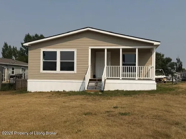 206 2nd St SE, Belfield, ND 58622