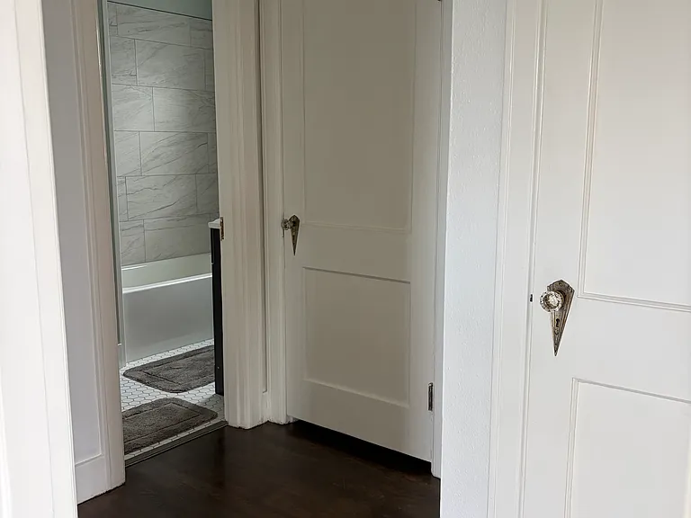 235 Columbia St — Photo 8