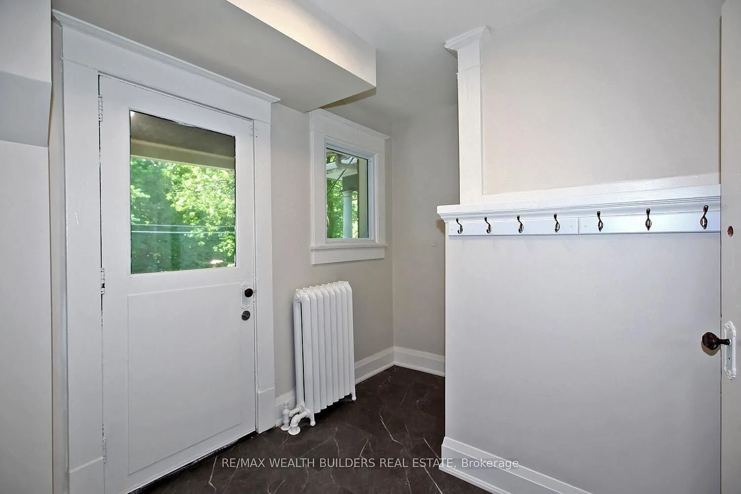 3 bed, $3,800 — Photo 1