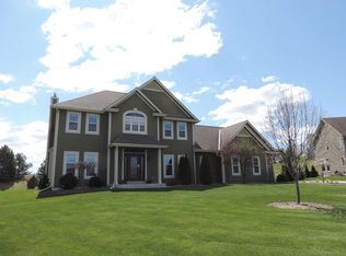 W223N3589 Ridgeside Ct, Pewaukee, WI 53072