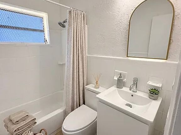 4th image of 1877 NW 43rd St #2