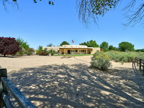 8022 Loma Larga Rd, Corrales, NM 87048